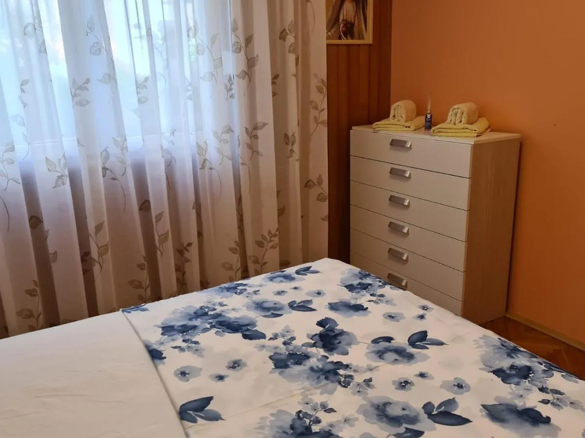 Apartmani Alena Trogir 0*,  Croatia